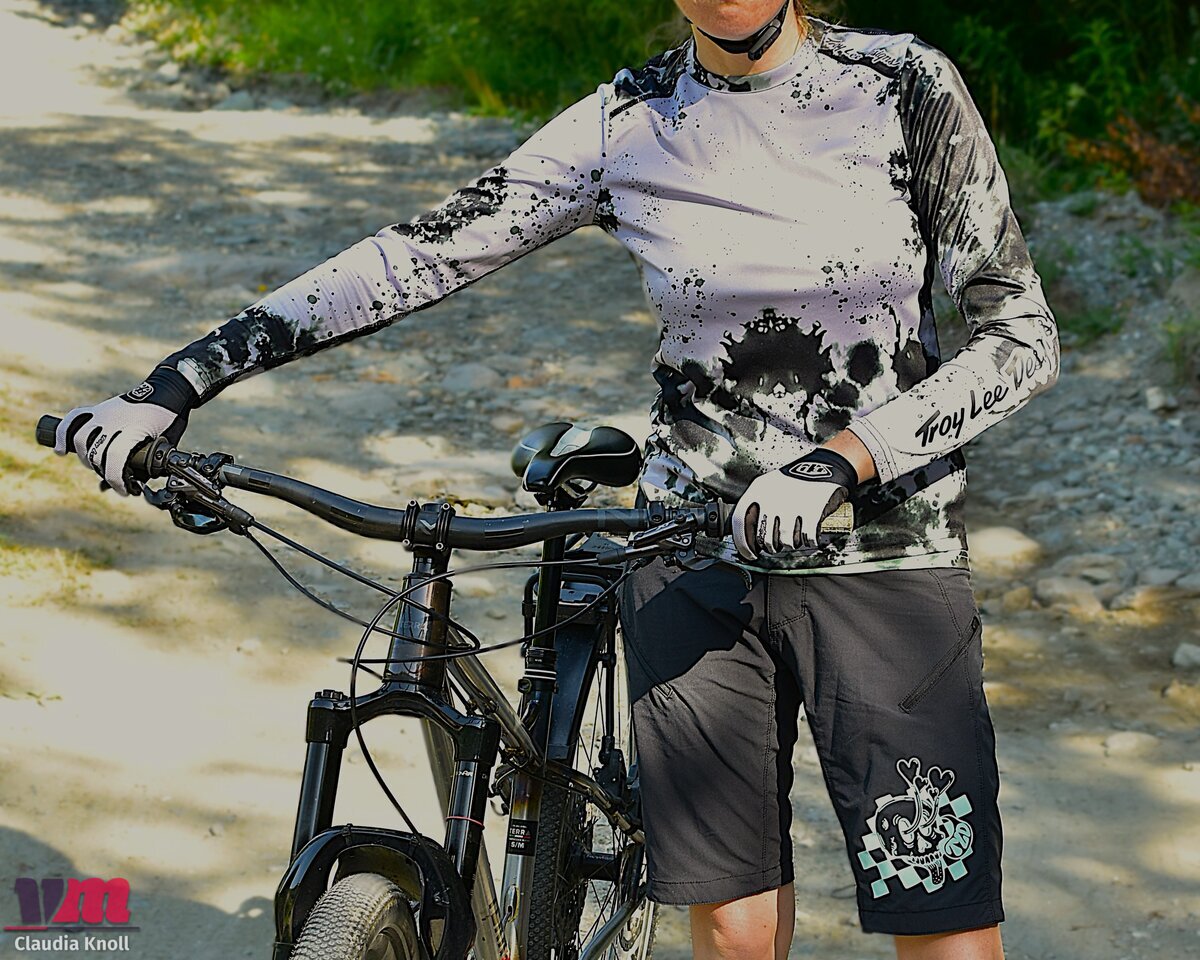 Die Short lässt sich perfekt mit anderen Troy Lee Designs Lilium Produkten kombinieren.