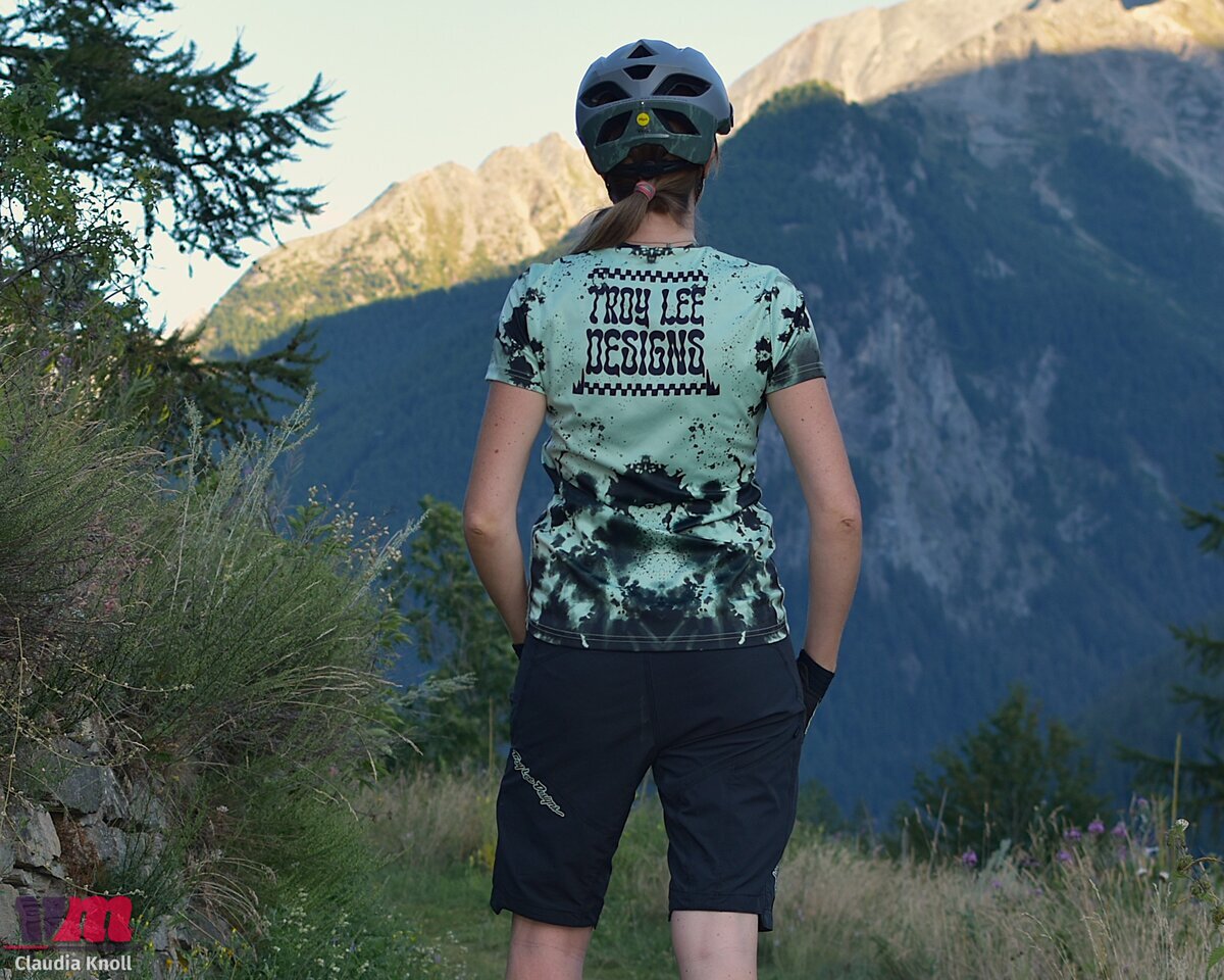 Bequeme Passform und lässiges Design. Das bietet die Troy Lee Designs Lilium Short
